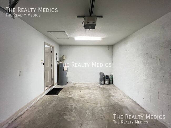 Building Photo - 15593 SW 48th Ave