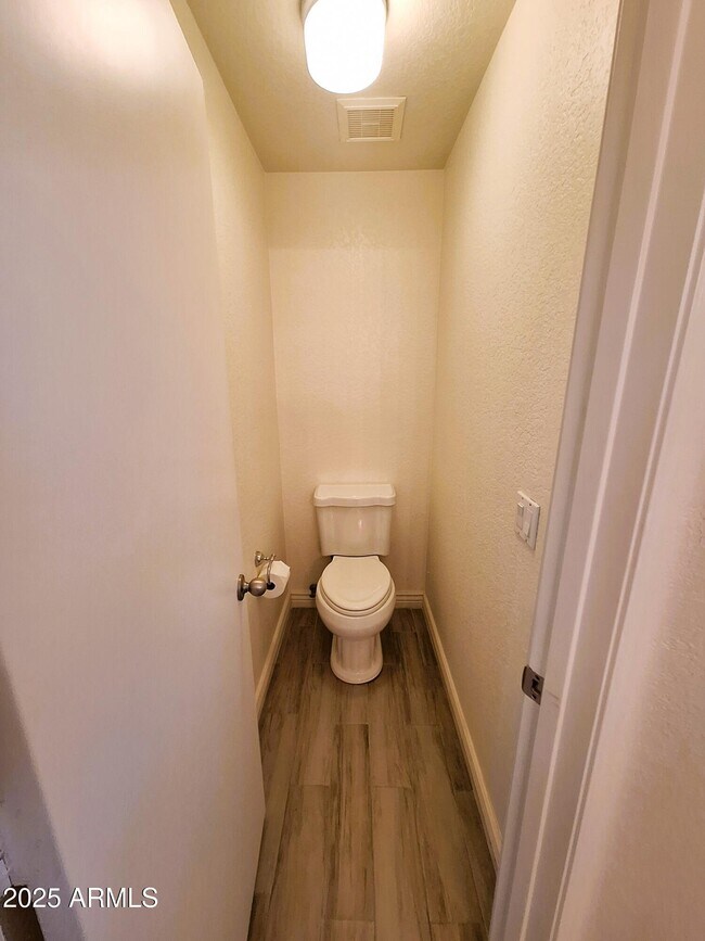 Building Photo - 8512 W Tuckey Ln