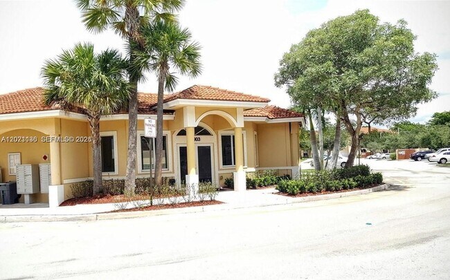 Building Photo - 9909 Westwood Dr