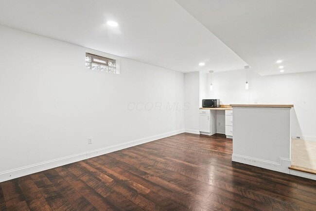 Building Photo - 39 Groton Dr