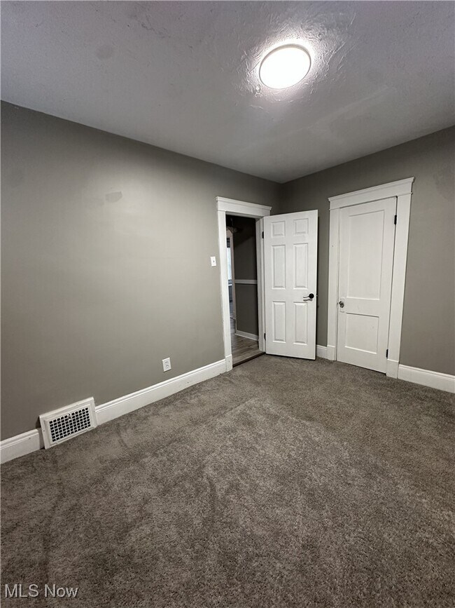 Building Photo - 5303 Kohout St