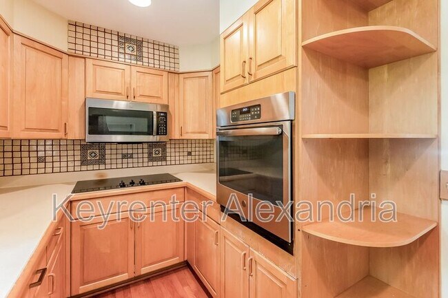 Building Photo - 8239 Dr Craik Ct