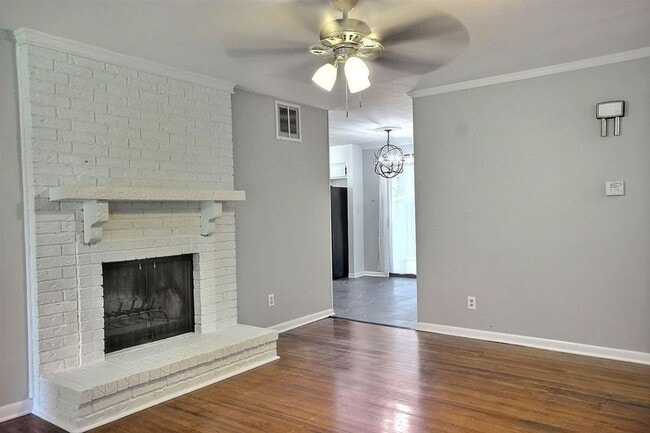 Building Photo - 8306 E Indianapolis St