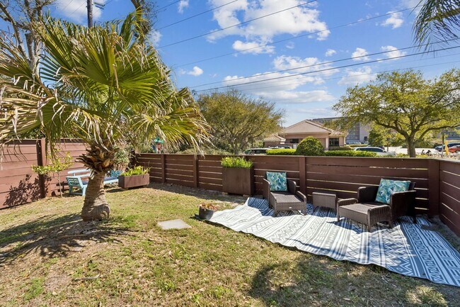 Building Photo - Steps to the Ocean! 3/3, 2198sq', Ocean View, Furnished