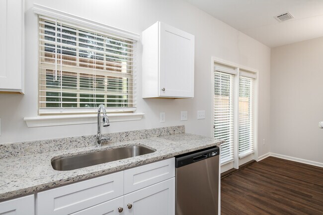 Building Photo - 246 Brownstone Loop