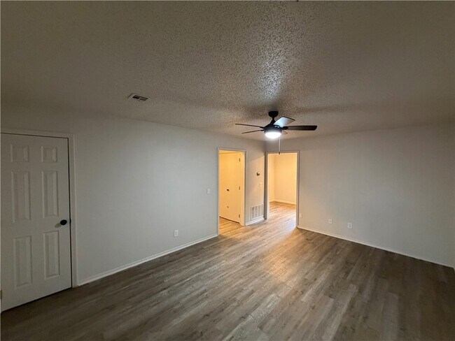 Building Photo - 4003 S Carol Pl
