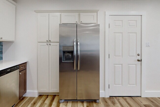 Building Photo - 3/2 Move-In Ready with Washer, Dryer, Refrigerator & Lawn Care Included!