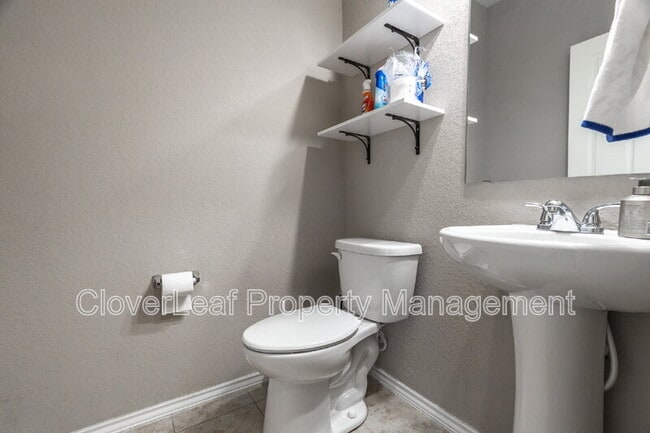 Building Photo - 450 Harvest Point
