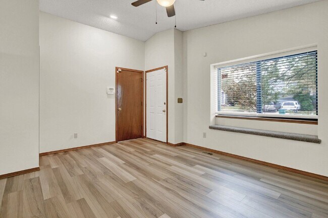 Building Photo - 6376 Chantilly Pl