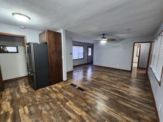 Building Photo - 320 Fanelle Ave