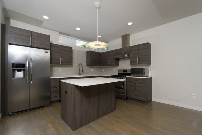 Building Photo - 328 NW 41st St