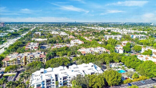 Building Photo - 609 E Sheridan St