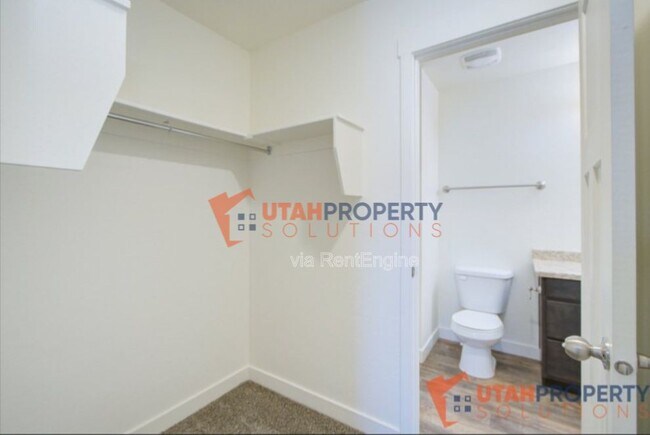 Building Photo - 8172 Broken Spoke Ln