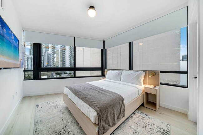 Building Photo - 225 N Miami Ave