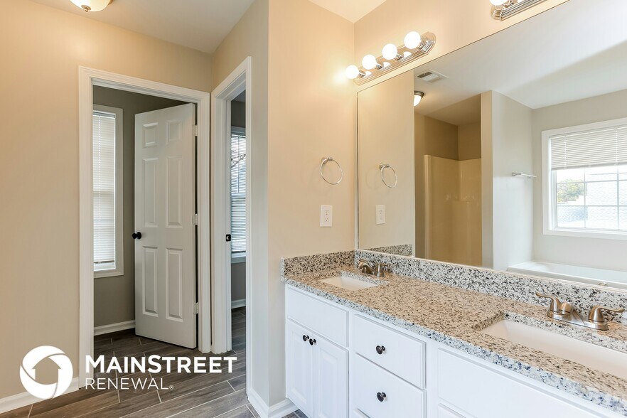 Building Photo - 147 Portland Rd