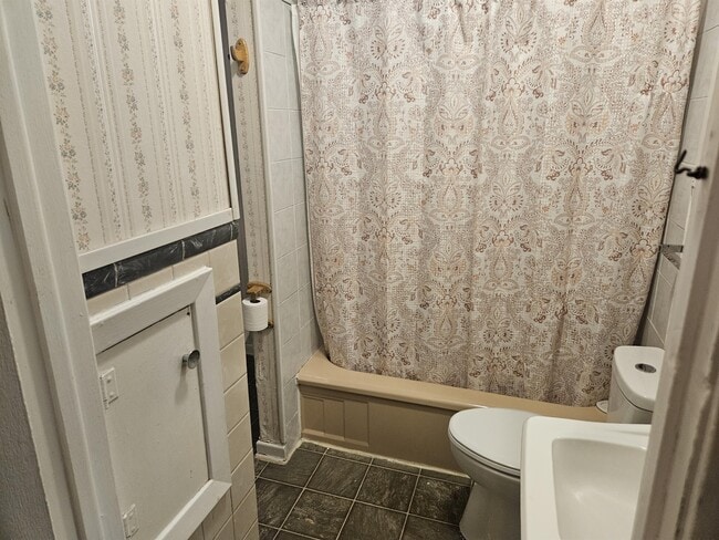 Building Photo - 220 N Prairie Ave