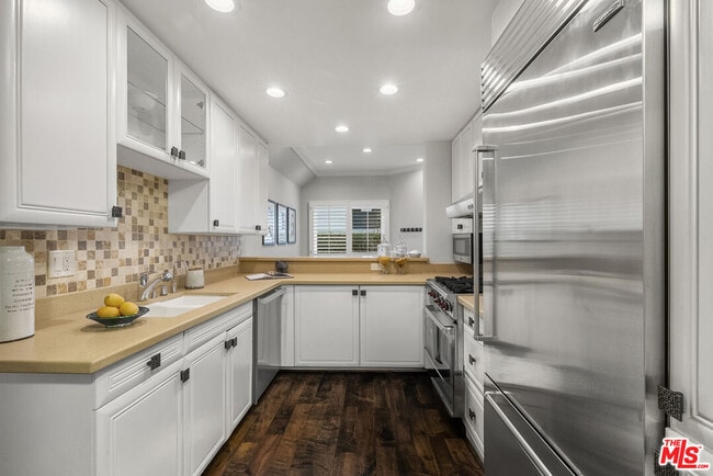 Building Photo - 830 17th St