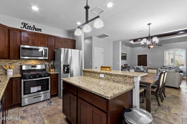 Building Photo - 2852 Tierra Oasis St