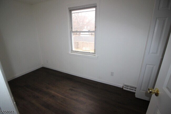 Building Photo - 857 Westfield Ave