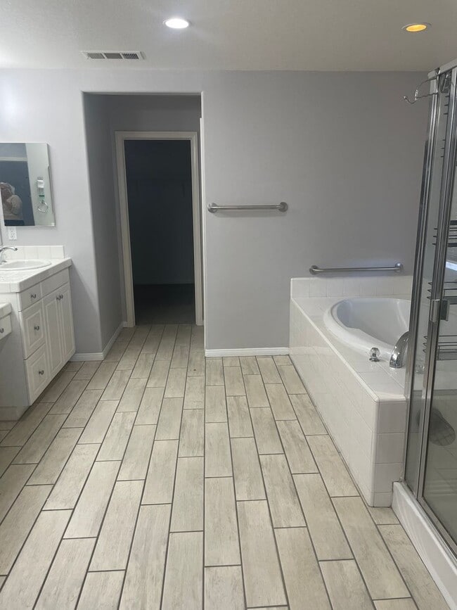 Building Photo - Pool/Spa Home