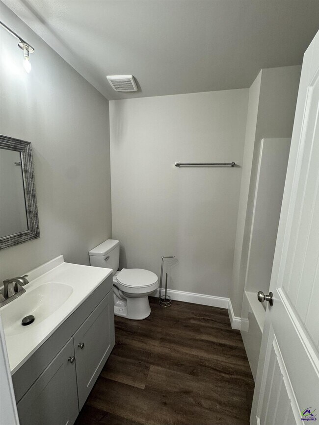 Building Photo - 301 Doyle St