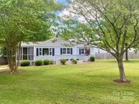 Building Photo - 5300 Buckingham Dr
