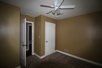 Building Photo - 133 Youngridge Dr