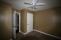 Building Photo - 133 Youngridge Dr