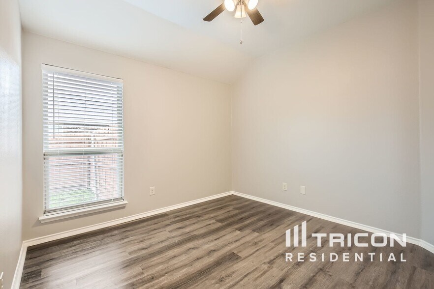 Building Photo - 205 Independence Tr
