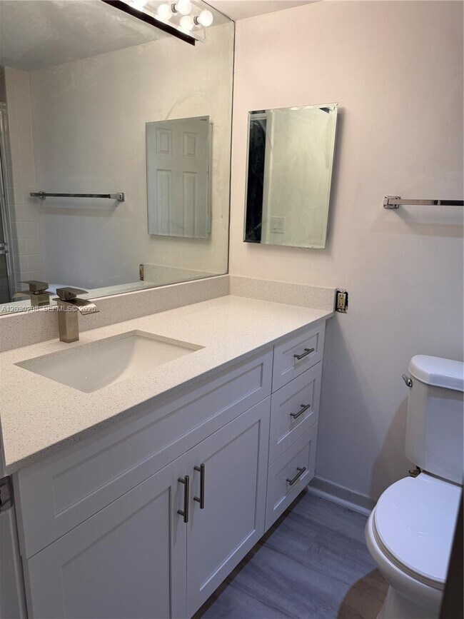 Building Photo - 20200 W Country Club Dr