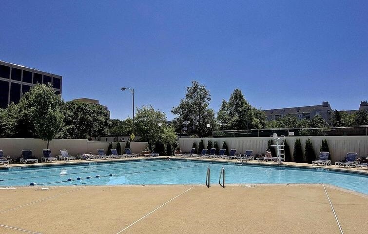 Building Photo - 1530 Key Blvd