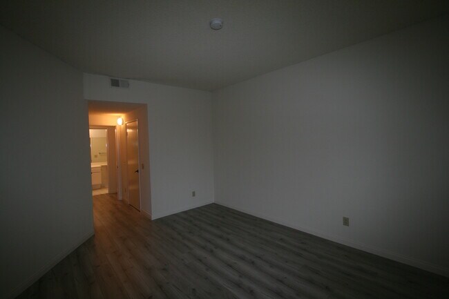 Building Photo - 3637 Clarington Ave