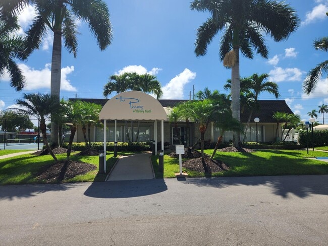 Building Photo - 1560 NW 18th Ave