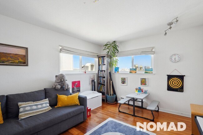 Building Photo - Inviting 4BR Urban Oasis in Central SF – V...