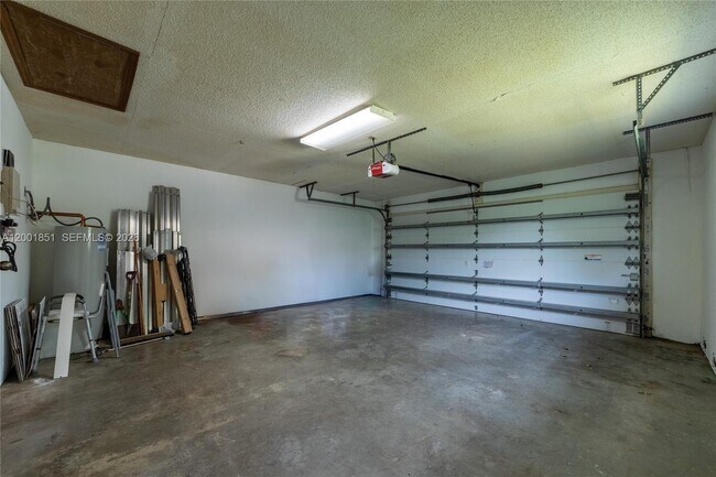 Building Photo - 1006 Sunflower Cir