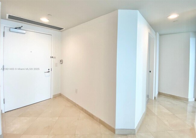 Building Photo - 16400 Collins Ave