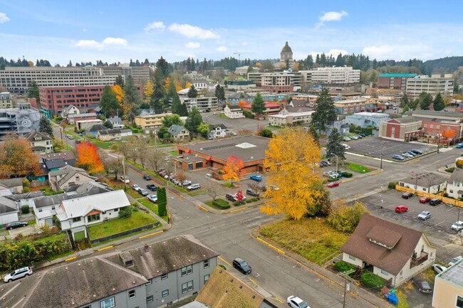 Building Photo - MOVE IN READY! Includes water, sewer and garbage. 2 bed 1 bath downtown Olympia!