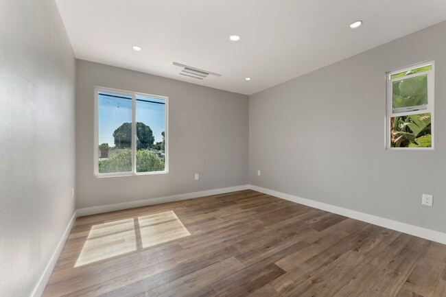 Building Photo - 711 N Clementine St