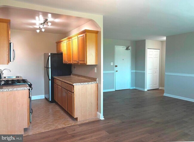 Building Photo - 1300 S Arlington Ridge Rd