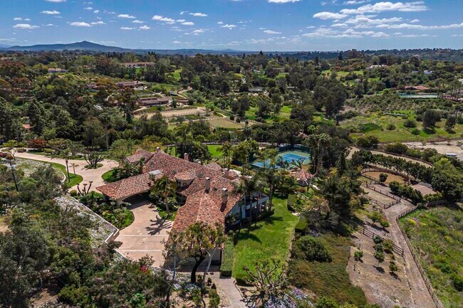 Building Photo - 5305 La Crescenta Rd