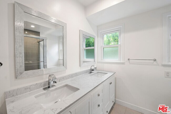 Building Photo - 22937 Dolorosa St