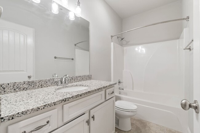 Building Photo - 1444 Channing Dr