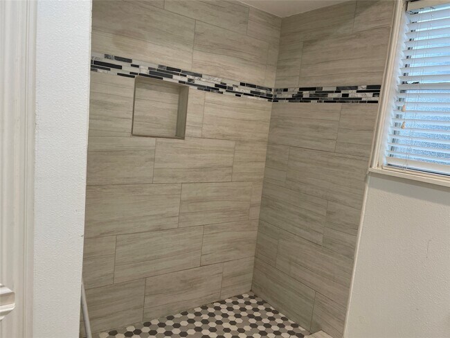 Building Photo - 18002 Hollywell Dr