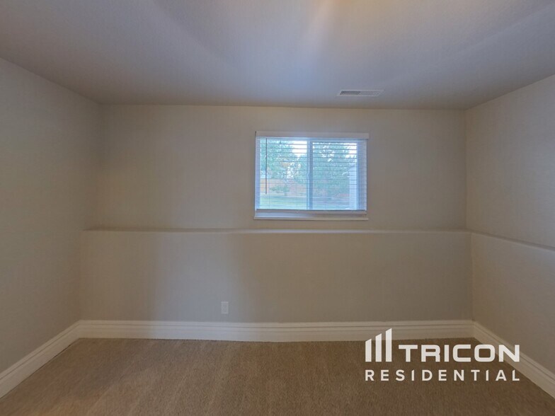 Building Photo - 4195 Hemlock Pl