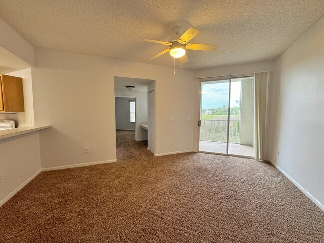 Building Photo - Las Palmas, one-bedroom first floor condo with garage!