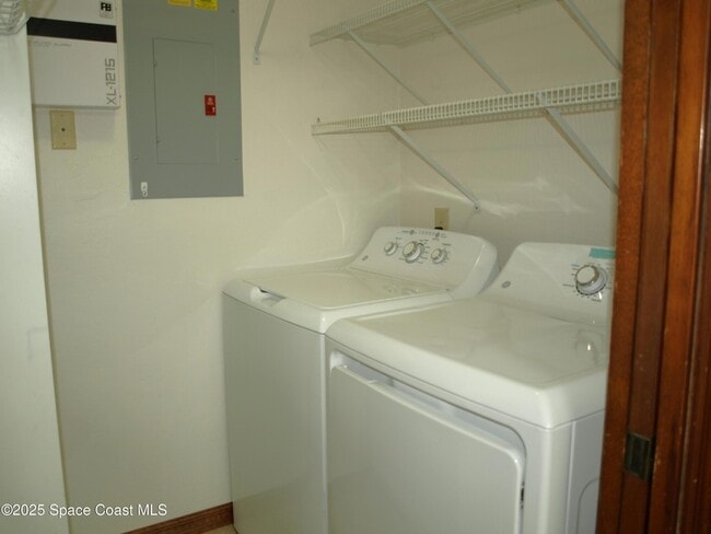 Building Photo - 9015 Wedgewood Pl