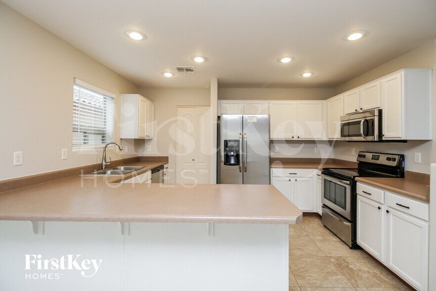 Building Photo - 284 W Jersey Way