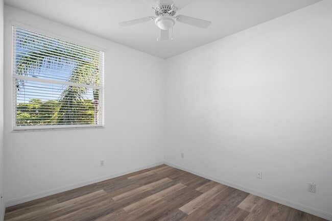 Building Photo - Beautiful 3-bedroom, 2-bathroom in Gated c...