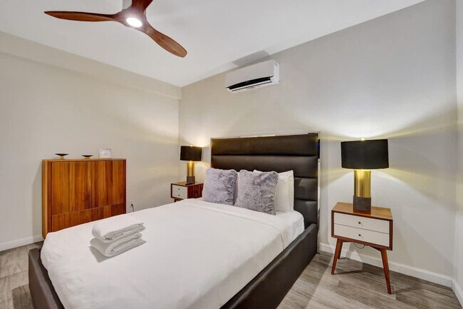 Building Photo - 3020 Seville St