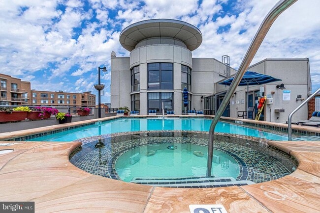 Building Photo - 1021 N Garfield St